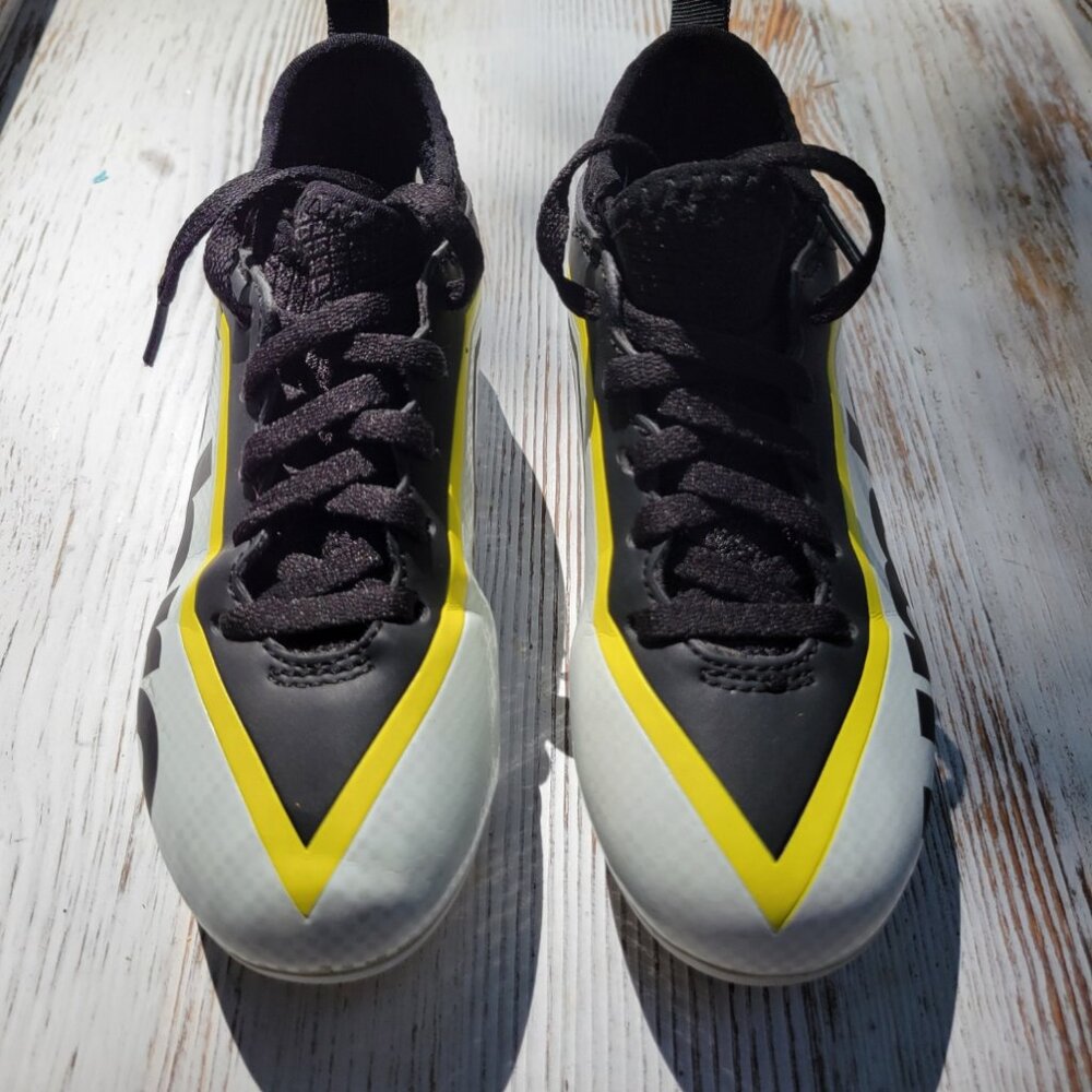 Girls Umbro Soccer Cleats - Like New - Size 11 - Picture 2 of 5
